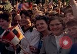 Immagine di Il presidente statunitense John F Kennedy va al Kurhaus Wiesbaden Germania, 1963, secondo 14 filmato di repertorio 65675034042