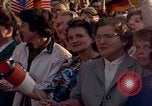 Immagine di Il presidente statunitense John F Kennedy va al Kurhaus Wiesbaden Germania, 1963, secondo 16 filmato di repertorio 65675034042