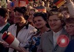 Immagine di Il presidente statunitense John F Kennedy va al Kurhaus Wiesbaden Germania, 1963, secondo 20 filmato di repertorio 65675034042