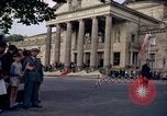 Immagine di Il presidente statunitense John F Kennedy va al Kurhaus Wiesbaden Germania, 1963, secondo 22 filmato di repertorio 65675034042
