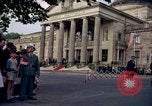 Immagine di Il presidente statunitense John F Kennedy va al Kurhaus Wiesbaden Germania, 1963, secondo 24 filmato di repertorio 65675034042