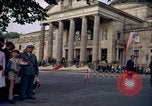 Immagine di Il presidente statunitense John F Kennedy va al Kurhaus Wiesbaden Germania, 1963, secondo 25 filmato di repertorio 65675034042