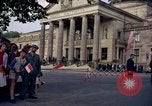 Immagine di Il presidente statunitense John F Kennedy va al Kurhaus Wiesbaden Germania, 1963, secondo 27 filmato di repertorio 65675034042
