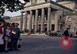 Immagine di Il presidente statunitense John F Kennedy va al Kurhaus Wiesbaden Germania, 1963, secondo 28 filmato di repertorio 65675034042