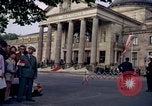 Immagine di Il presidente statunitense John F Kennedy va al Kurhaus Wiesbaden Germania, 1963, secondo 30 filmato di repertorio 65675034042
