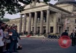 Immagine di Il presidente statunitense John F Kennedy va al Kurhaus Wiesbaden Germania, 1963, secondo 35 filmato di repertorio 65675034042