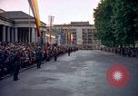 Immagine di Il presidente statunitense John F Kennedy va al Kurhaus Wiesbaden Germania, 1963, secondo 38 filmato di repertorio 65675034042