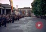 Immagine di Il presidente statunitense John F Kennedy va al Kurhaus Wiesbaden Germania, 1963, secondo 39 filmato di repertorio 65675034042