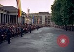 Immagine di Il presidente statunitense John F Kennedy va al Kurhaus Wiesbaden Germania, 1963, secondo 41 filmato di repertorio 65675034042