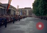 Immagine di Il presidente statunitense John F Kennedy va al Kurhaus Wiesbaden Germania, 1963, secondo 44 filmato di repertorio 65675034042