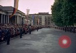 Immagine di Il presidente statunitense John F Kennedy va al Kurhaus Wiesbaden Germania, 1963, secondo 45 filmato di repertorio 65675034042