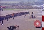 Image Le président Kennedy examine les troupes Fliegerhorst Kaserne Post Hanau en Allemagne, 1963, de la seconde 22 séquences d'archives historiques vidéo 65675034045