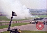 Image Le président Kennedy examine les troupes Fliegerhorst Kaserne Post Hanau en Allemagne, 1963, de la seconde 31 séquences d'archives historiques vidéo 65675034045