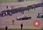Image Le président Kennedy examine les troupes Fliegerhorst Kaserne Post Hanau en Allemagne, 1963, de la seconde 51 séquences d'archives historiques vidéo 65675034045
