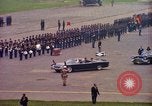 Image Le président Kennedy examine les troupes Fliegerhorst Kaserne Post Hanau en Allemagne, 1963, de la seconde 52 séquences d'archives historiques vidéo 65675034045