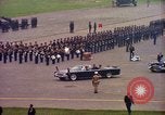 Image Le président Kennedy examine les troupes Fliegerhorst Kaserne Post Hanau en Allemagne, 1963, de la seconde 53 séquences d'archives historiques vidéo 65675034045