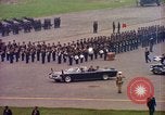 Image Le président Kennedy examine les troupes Fliegerhorst Kaserne Post Hanau en Allemagne, 1963, de la seconde 54 séquences d'archives historiques vidéo 65675034045