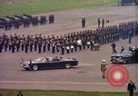 Image Le président Kennedy examine les troupes Fliegerhorst Kaserne Post Hanau en Allemagne, 1963, de la seconde 55 séquences d'archives historiques vidéo 65675034045