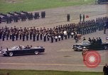 Image Le président Kennedy examine les troupes Fliegerhorst Kaserne Post Hanau en Allemagne, 1963, de la seconde 56 séquences d'archives historiques vidéo 65675034045