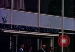 Image JFK arrive à l'hôtel Le général Von Steuben Wiesbaden Allemagne, 1963, de la seconde 4 séquences d'archives historiques vidéo 65675034046