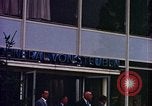 Image JFK arrive à l'hôtel Le général Von Steuben Wiesbaden Allemagne, 1963, de la seconde 7 séquences d'archives historiques vidéo 65675034046