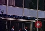 Image JFK arrive à l'hôtel Le général Von Steuben Wiesbaden Allemagne, 1963, de la seconde 8 séquences d'archives historiques vidéo 65675034046