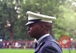Image JFK arrive à l'hôtel Le général Von Steuben Wiesbaden Allemagne, 1963, de la seconde 17 séquences d'archives historiques vidéo 65675034046