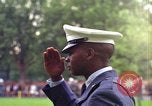 Image JFK arrive à l'hôtel Le général Von Steuben Wiesbaden Allemagne, 1963, de la seconde 18 séquences d'archives historiques vidéo 65675034046