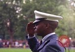 Image JFK arrive à l'hôtel Le général Von Steuben Wiesbaden Allemagne, 1963, de la seconde 20 séquences d'archives historiques vidéo 65675034046