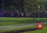 Image JFK arrive à l'hôtel Le général Von Steuben Wiesbaden Allemagne, 1963, de la seconde 37 séquences d'archives historiques vidéo 65675034046