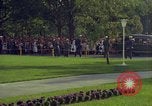 Image JFK arrive à l'hôtel Le général Von Steuben Wiesbaden Allemagne, 1963, de la seconde 40 séquences d'archives historiques vidéo 65675034046