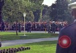 Image JFK arrive à l'hôtel Le général Von Steuben Wiesbaden Allemagne, 1963, de la seconde 52 séquences d'archives historiques vidéo 65675034046