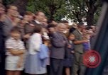 Image Le président Kennedy en cortège et spectateurs Wiesbaden Allemagne, 1963, de la seconde 7 séquences d'archives historiques vidéo 65675034047