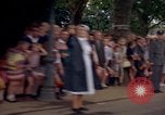 Image Le président Kennedy en cortège et spectateurs Wiesbaden Allemagne, 1963, de la seconde 10 séquences d'archives historiques vidéo 65675034047