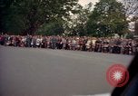 Image Le président Kennedy en cortège et spectateurs Wiesbaden Allemagne, 1963, de la seconde 13 séquences d'archives historiques vidéo 65675034047