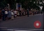 Image Le président Kennedy en cortège et spectateurs Wiesbaden Allemagne, 1963, de la seconde 16 séquences d'archives historiques vidéo 65675034047