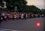 Image Le président Kennedy en cortège et spectateurs Wiesbaden Allemagne, 1963, de la seconde 19 séquences d'archives historiques vidéo 65675034047