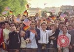 Image Le président Kennedy en cortège et spectateurs Wiesbaden Allemagne, 1963, de la seconde 23 séquences d'archives historiques vidéo 65675034047