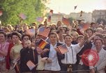 Image Le président Kennedy en cortège et spectateurs Wiesbaden Allemagne, 1963, de la seconde 25 séquences d'archives historiques vidéo 65675034047