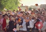 Image Le président Kennedy en cortège et spectateurs Wiesbaden Allemagne, 1963, de la seconde 26 séquences d'archives historiques vidéo 65675034047