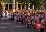 Image Le président Kennedy en cortège et spectateurs Wiesbaden Allemagne, 1963, de la seconde 35 séquences d'archives historiques vidéo 65675034047