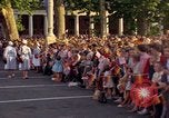 Image Le président Kennedy en cortège et spectateurs Wiesbaden Allemagne, 1963, de la seconde 36 séquences d'archives historiques vidéo 65675034047