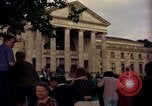 Image Le président Kennedy en cortège et spectateurs Wiesbaden Allemagne, 1963, de la seconde 40 séquences d'archives historiques vidéo 65675034047
