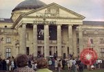 Image Le président Kennedy en cortège et spectateurs Wiesbaden Allemagne, 1963, de la seconde 42 séquences d'archives historiques vidéo 65675034047