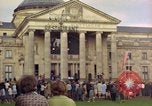 Image Le président Kennedy en cortège et spectateurs Wiesbaden Allemagne, 1963, de la seconde 45 séquences d'archives historiques vidéo 65675034047