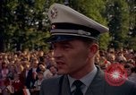 Image Le président Kennedy en cortège et spectateurs Wiesbaden Allemagne, 1963, de la seconde 57 séquences d'archives historiques vidéo 65675034047