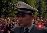 Image Le président Kennedy en cortège et spectateurs Wiesbaden Allemagne, 1963, de la seconde 58 séquences d'archives historiques vidéo 65675034047