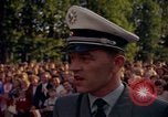 Image Le président Kennedy en cortège et spectateurs Wiesbaden Allemagne, 1963, de la seconde 60 séquences d'archives historiques vidéo 65675034047