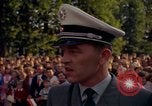 Image Le président Kennedy en cortège et spectateurs Wiesbaden Allemagne, 1963, de la seconde 61 séquences d'archives historiques vidéo 65675034047