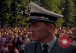Image Le président Kennedy en cortège et spectateurs Wiesbaden Allemagne, 1963, de la seconde 62 séquences d'archives historiques vidéo 65675034047